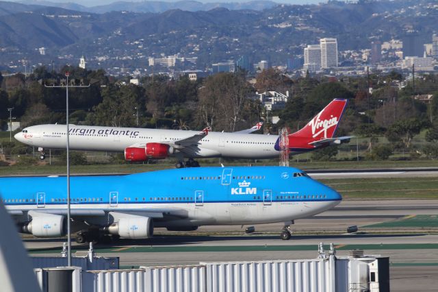 Airbus A340-600 (G-VBLU)