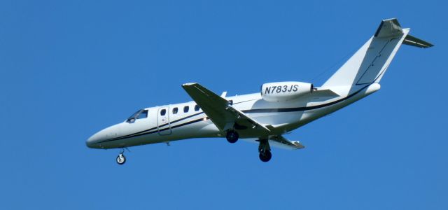 Cessna Citation CJ3 (N783JS) - On short final is this 2005 Cessna Citation 525B in the Summer of 2022.