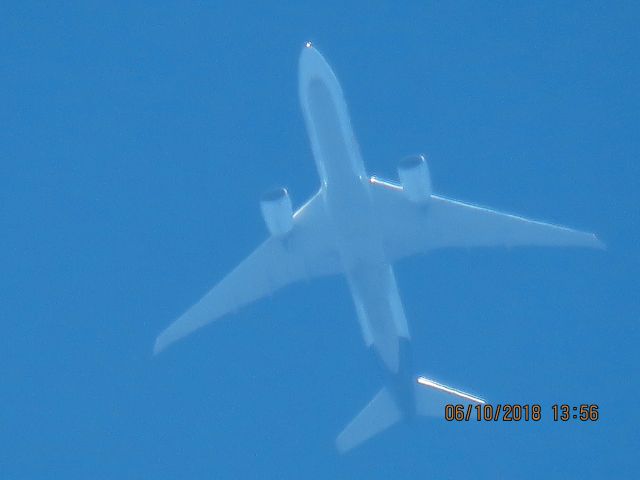 BOEING 777-200LR (N888FD)