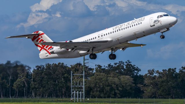 Fokker 100 (VH-FNU)