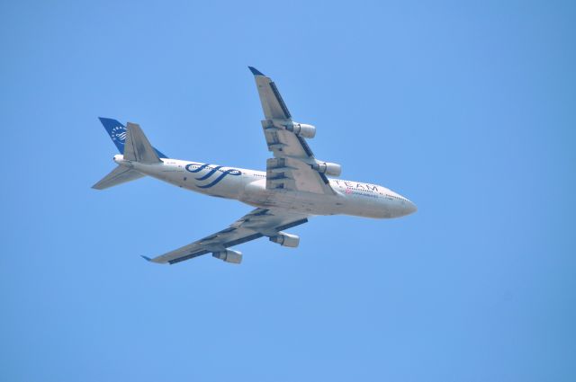 Boeing 747-400 (B-18206)