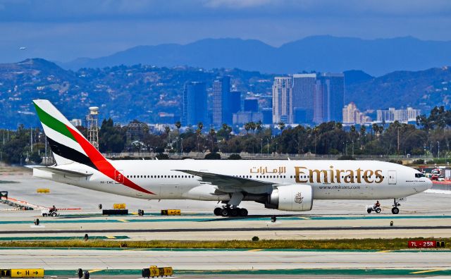 Boeing 777-200 (A6-EWE)