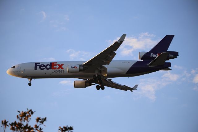 Boeing MD-11 (N586FE)