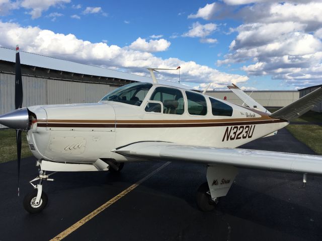 Beechcraft 35 Bonanza (N323U)