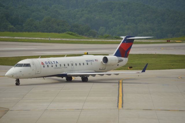 Canadair Regional Jet CRJ-200 (N839AS)