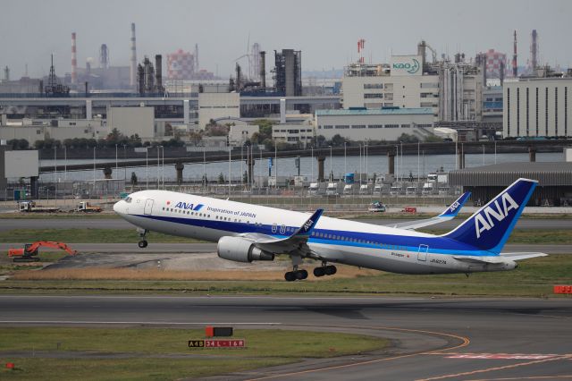 BOEING 767-300 (JA627A) - April 14th 2019:HND-CAN.