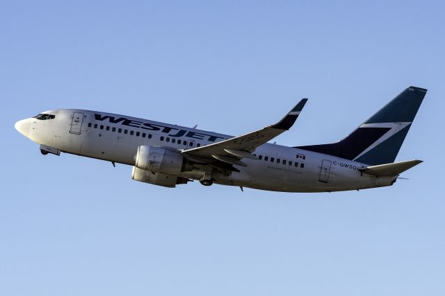 Boeing 737-700 (C-GWSQ)