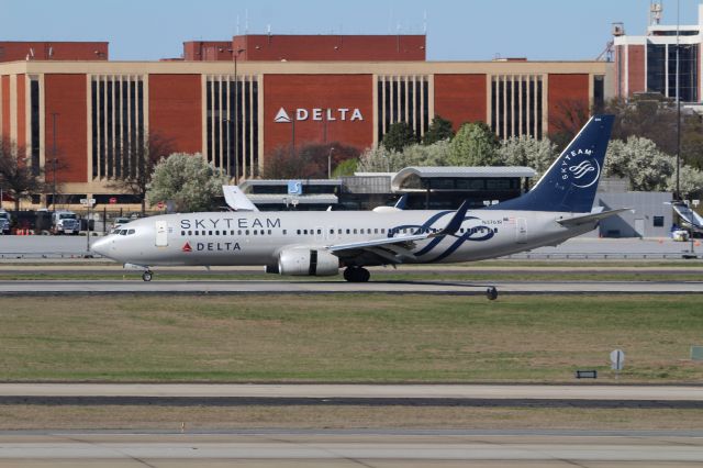 Boeing 737-800 (N3761R)