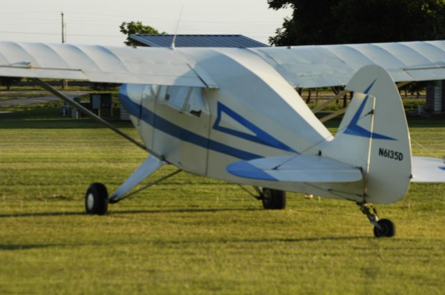 Piper PA-22 Tri-Pacer (N6135D)