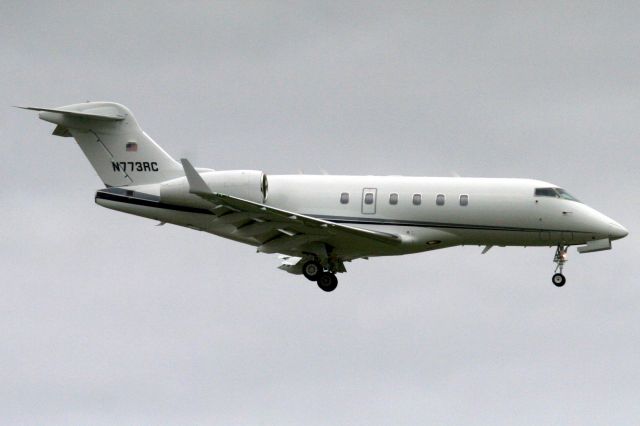 Bombardier Challenger 300 (N773RC) - On short finals for rwy 10L on 16-Mar-19 arriving from KTEB.