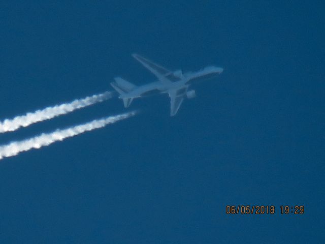 BOEING 767-200 (N714AX)