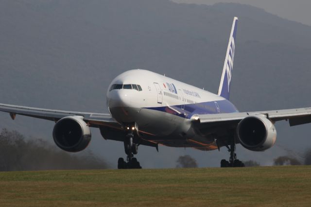 Boeing 777-200 (JA8969) - 18 October 2015:HND-HKD.