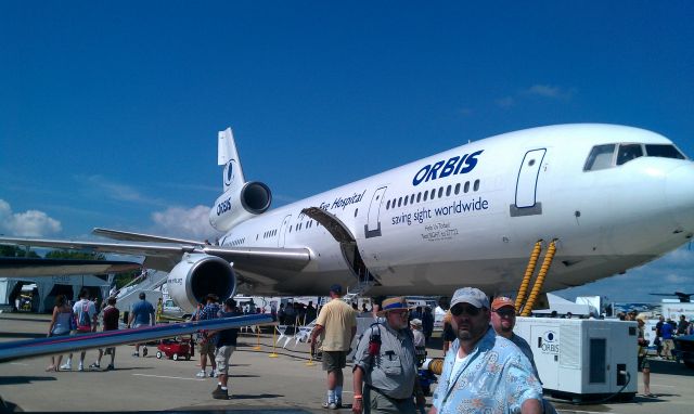 McDonnell Douglas DC-10 (N220AU)