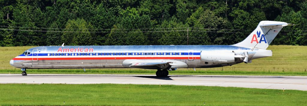 McDonnell Douglas MD-83 (N979TW) - 979TW providing some clamshell action for us at the observation deck.  Seeing a Mad Dog always puts a spring in my step.  On 9/3/18.