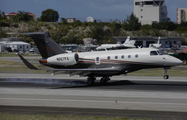 Embraer Legacy 450 (N327FX)