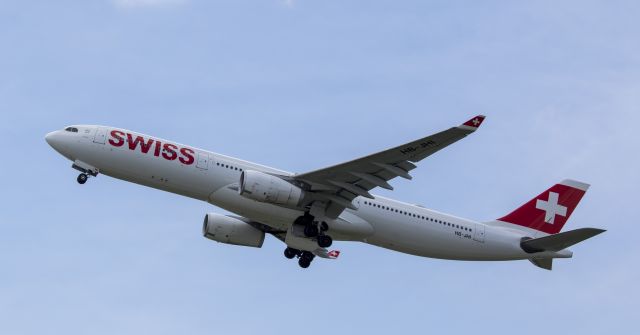 Airbus A330-300 (HB-JHI) - 31.5.18 LSZH-Delhi (DEL)