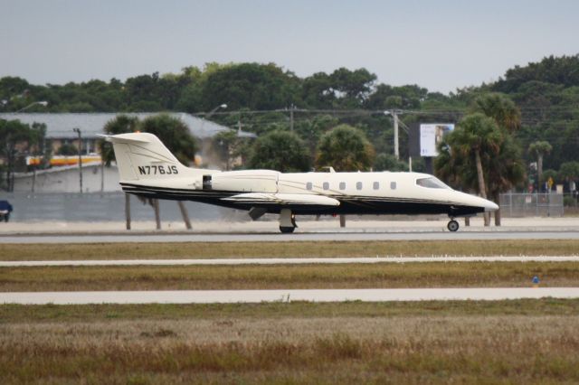 Learjet 35 (N776JS) - Learjet 35 (N776JS) departs Sarasota-Bradenton International Airport