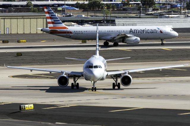 Airbus A319 (N721UW)