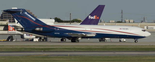 BOEING 727-200 (N727US) - A brief cargo visit.br /5/24/17