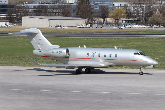 Canadair Challenger 350 (9H-VCN)