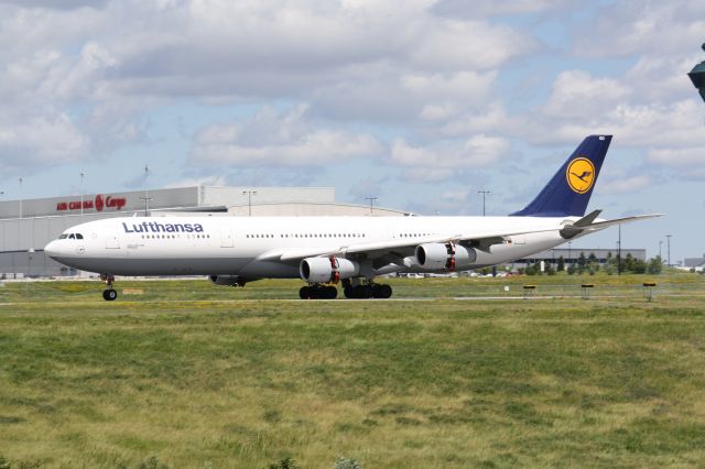 Airbus A340-300 — - Lufthansa Flight#472 Arriving from Dusseldorf,Landing Lester B. Pearson Intl,CYYZ/YYZ