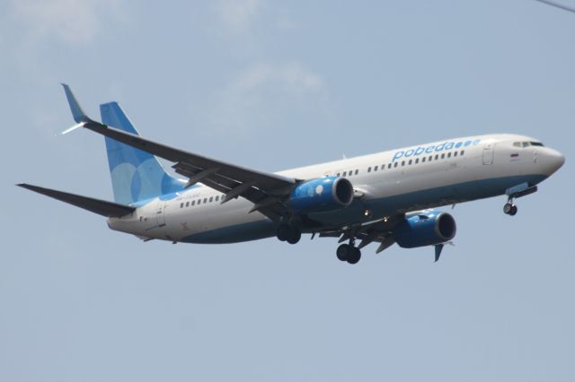 Boeing 737-800 (RA-73300)