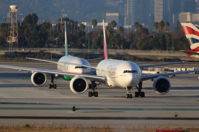 BOEING 777-300ER (A6-EGF)