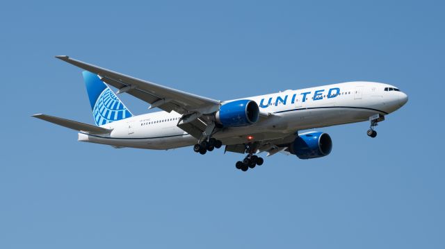 Boeing 777-200 (N77012) - United B777 coming into Bush Intercontinental from Amsterdam on October 9, 2022