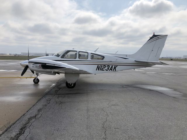 Beechcraft 55 Baron (N123AK) - Very nice Baron 55. 4 APR 2019.