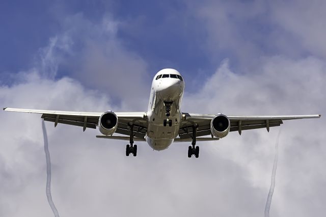 Boeing 757-200 (G-POWH)