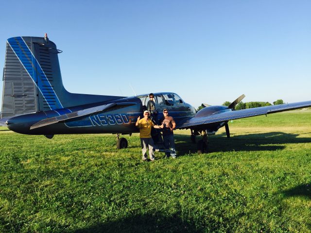 Beechcraft Twin Bonanza (N536D)