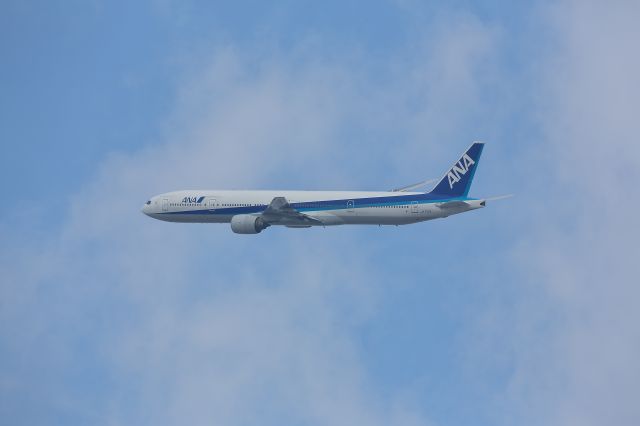 BOEING 777-300 (JA755A)