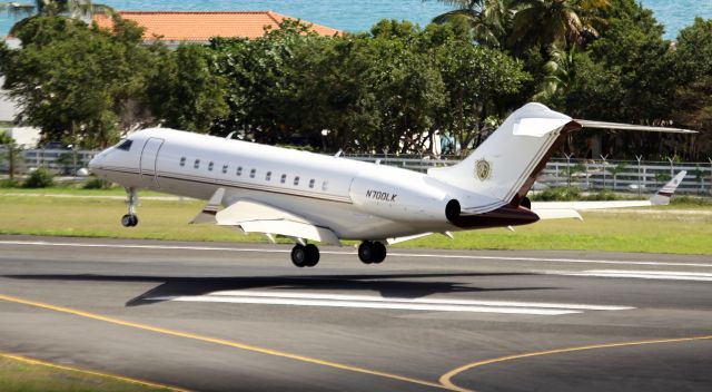 Bombardier Global 5000 (N700LK)