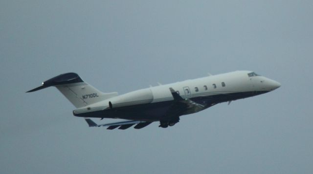 Bombardier Challenger 300 (N710DL) - Folding up main gear after take off from RSW on 02/11/2011