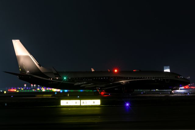 Boeing 737-800 (D-AXXX)