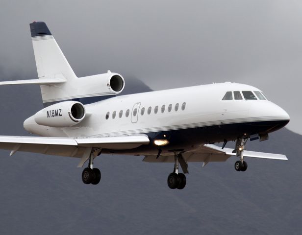 Dassault Falcon 900 (N18MZ)