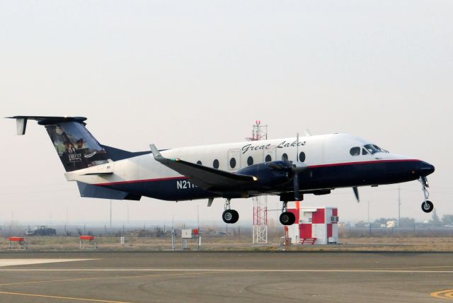 Beechcraft Beechjet (N211GL) - Lakes Beech 1900 landing rwy three-zero, Merced Regional Airport