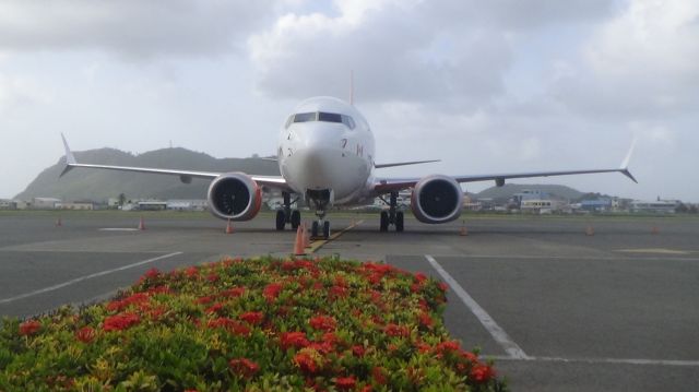 Boeing 737 MAX 8 (C-FTXF)