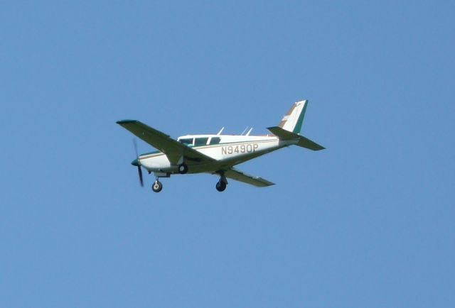 Piper PA-24 Comanche (N9490P) - Im flying this airplane - approaching Dulles