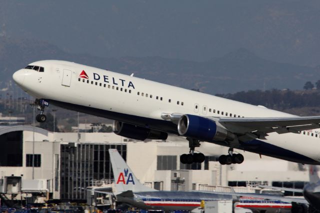 BOEING 767-300 —