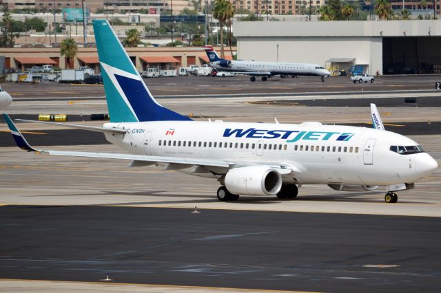 Boeing 737-700 (C-GWBN)