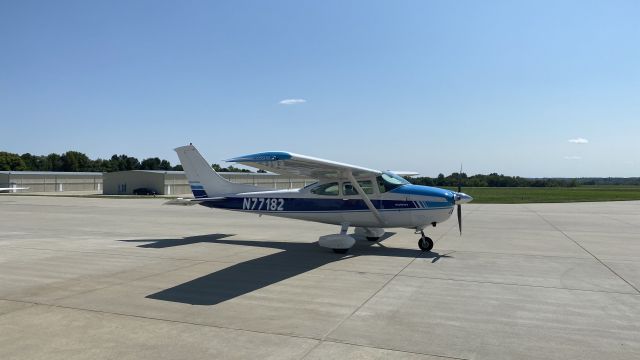 Cessna Skylane (N77182)