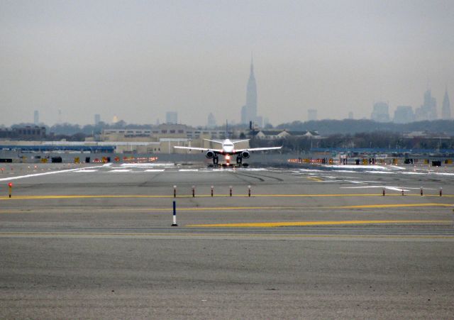 Embraer ERJ-190 — - JBU E190 RWY 13L/31R