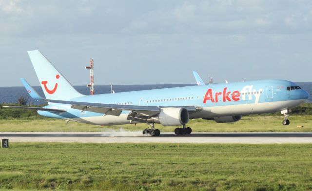 BOEING 767-300 (PH-OYJ)