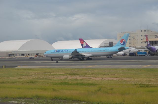 Airbus A330-300 (KAL829) - Korean Air taxing to runway with its fellow airbus 300 behind it.