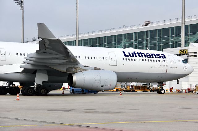 Airbus A330-300 (D-AIKR)