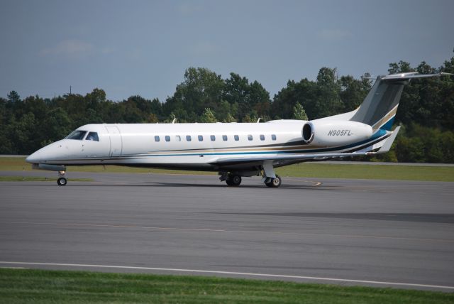 Embraer ERJ-135 (N905FL) - NEXTANT AIRCRAFT LLC (OPT905) at KJQF - 10/10/14