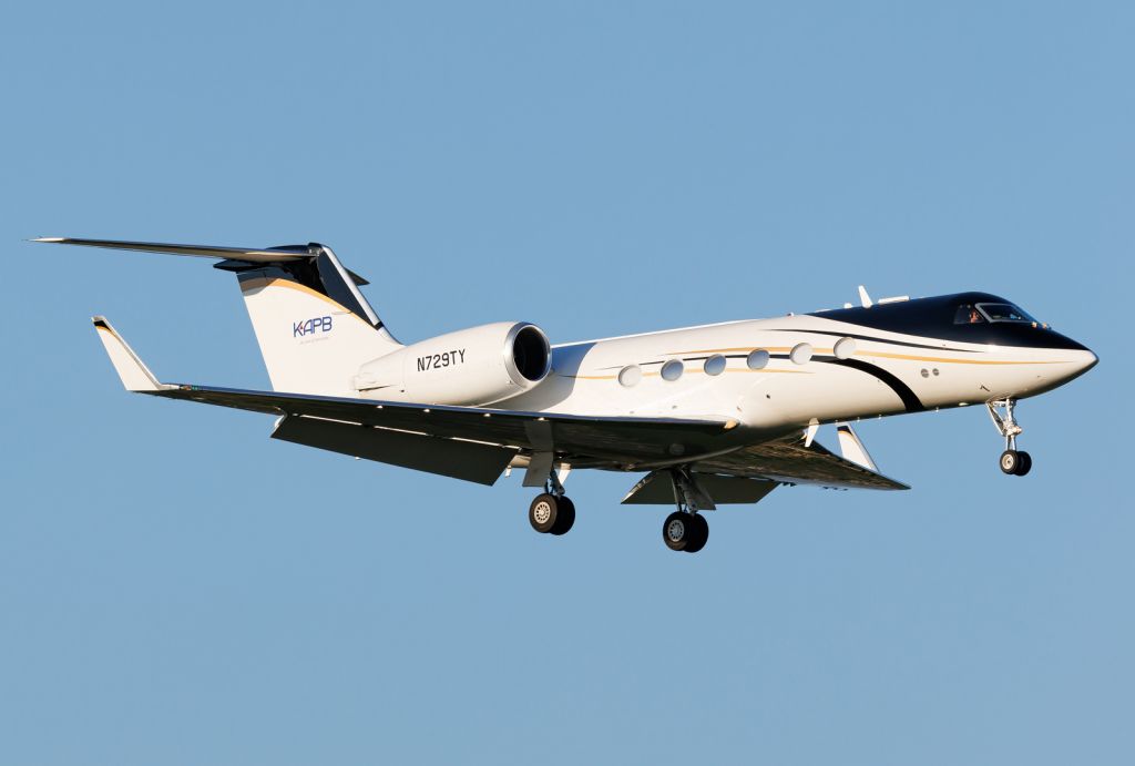 Photo of Gulfstream IV (N729TY) - FlightAware