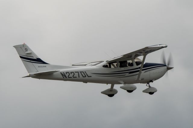 Cessna Skylane (N227DL) - N227DL departing Runway 25 at KTOL on 5/20/18.