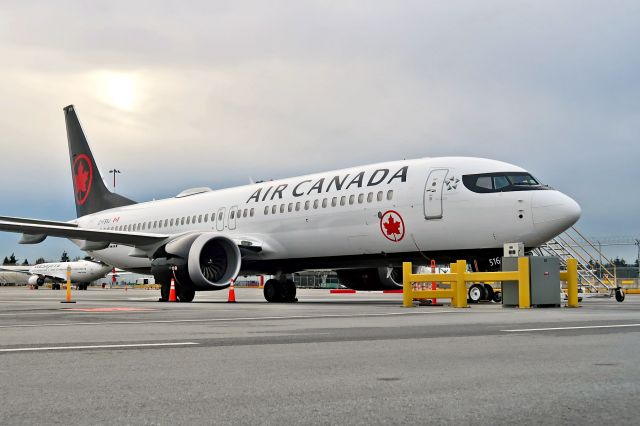 Boeing 737 MAX 8 (C-FSNU)